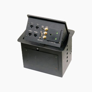HZM/403UK<BR>一位多功能三極電源一位視頻插<br>一位3.5耳機插一位15芯VGA二位電腦